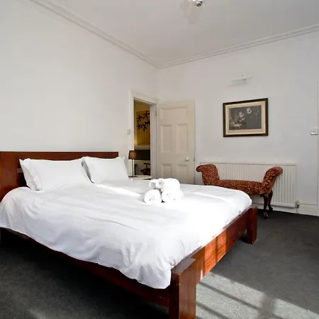 Hobart House * New Quay